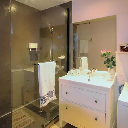 Cozy In Les Bains With Kitchen 2*