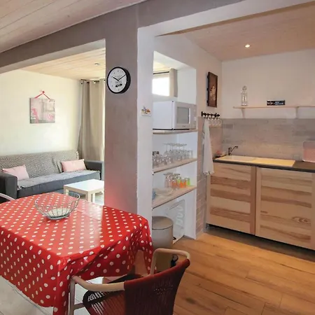 Bed & Breakfast Cozy In Les Bains With Kitchen