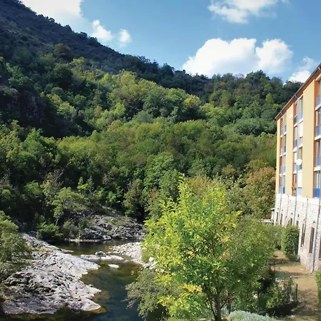 Cozy In Les Bains With Kitchen Bed & Breakfast