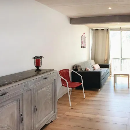 Cozy In Les Bains With Kitchen Bed & Breakfast